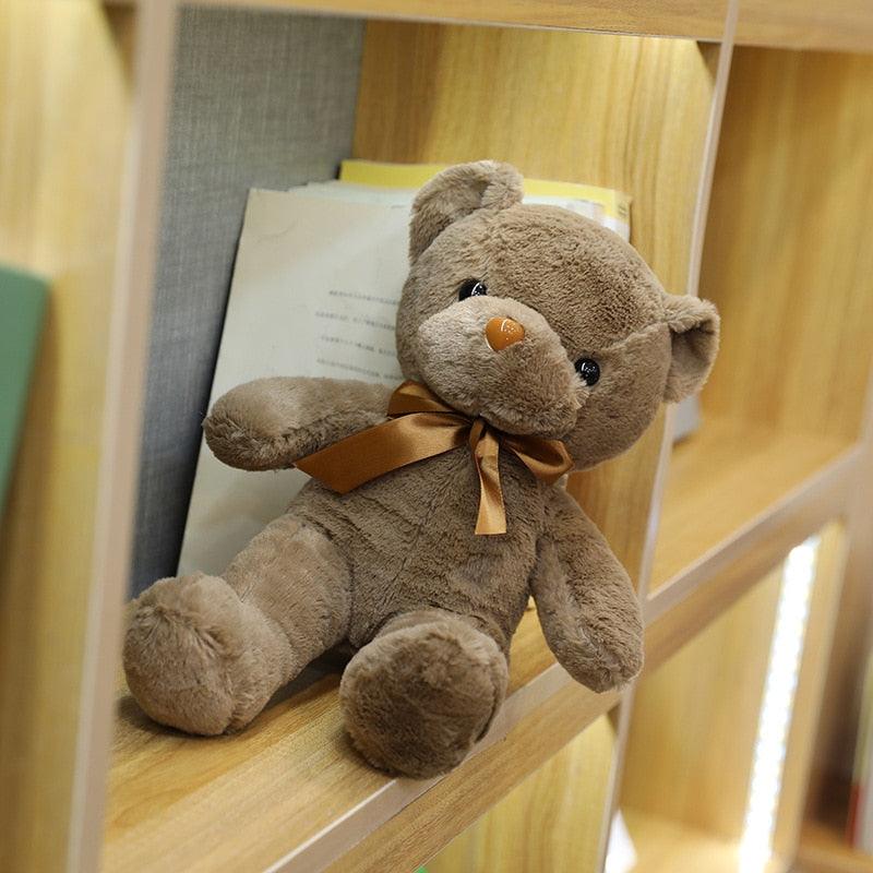 Petit Nounours Brun Mignon Sur Étagère - Peluchy
